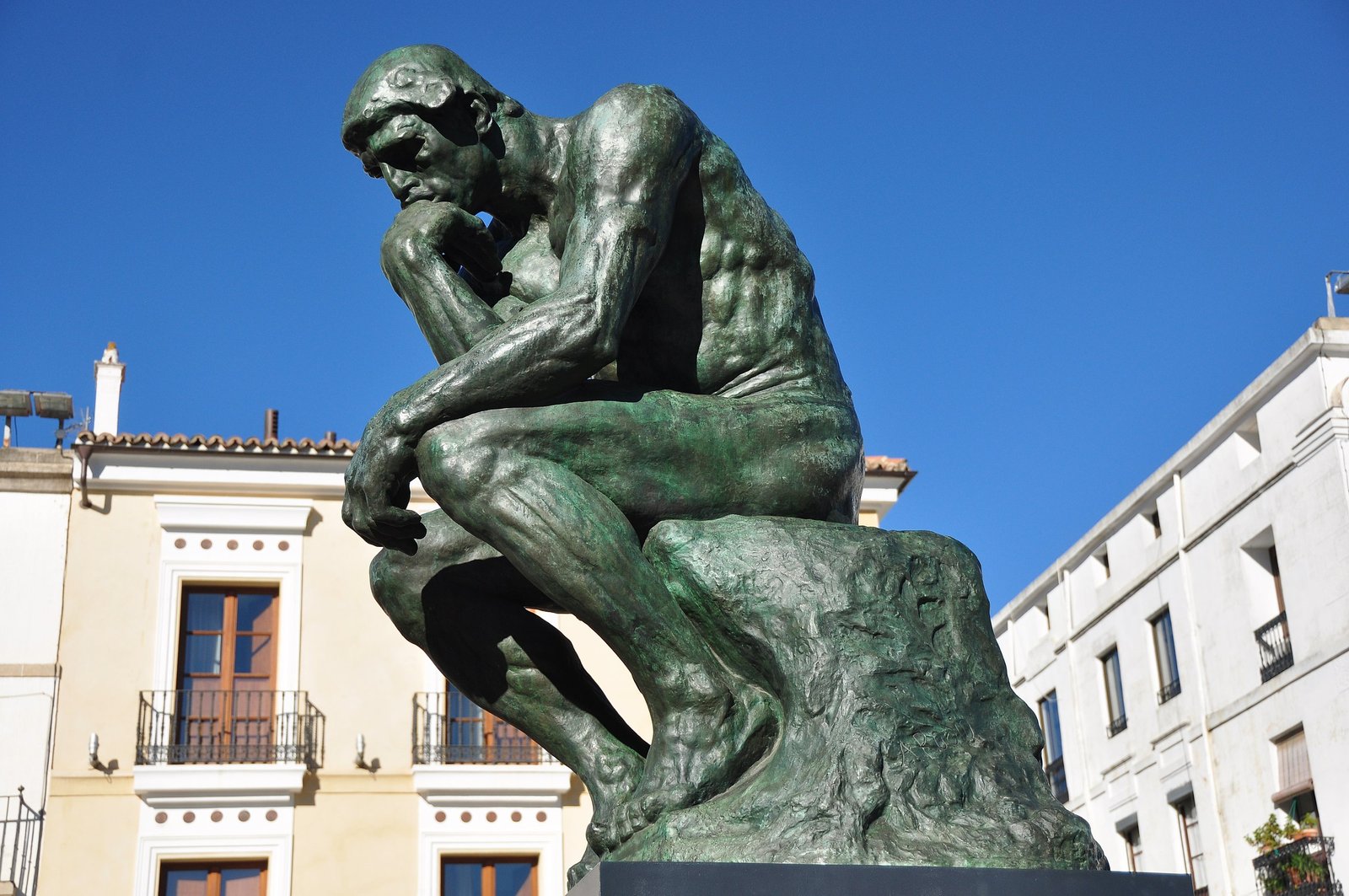 Home 2560px rodin, el pensador 2